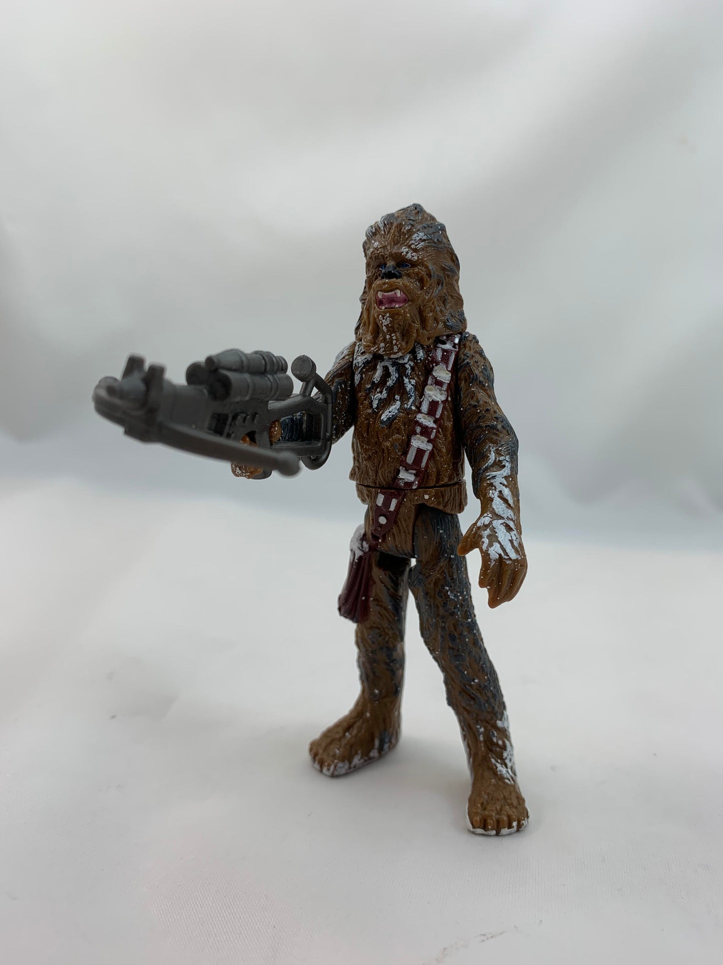Kenner Vintage Star Wars: POTF Power of the Force 2 Chewbacca Hoth with bowcaster ( glued) COO LFL 1998 China - Loose Action Figure