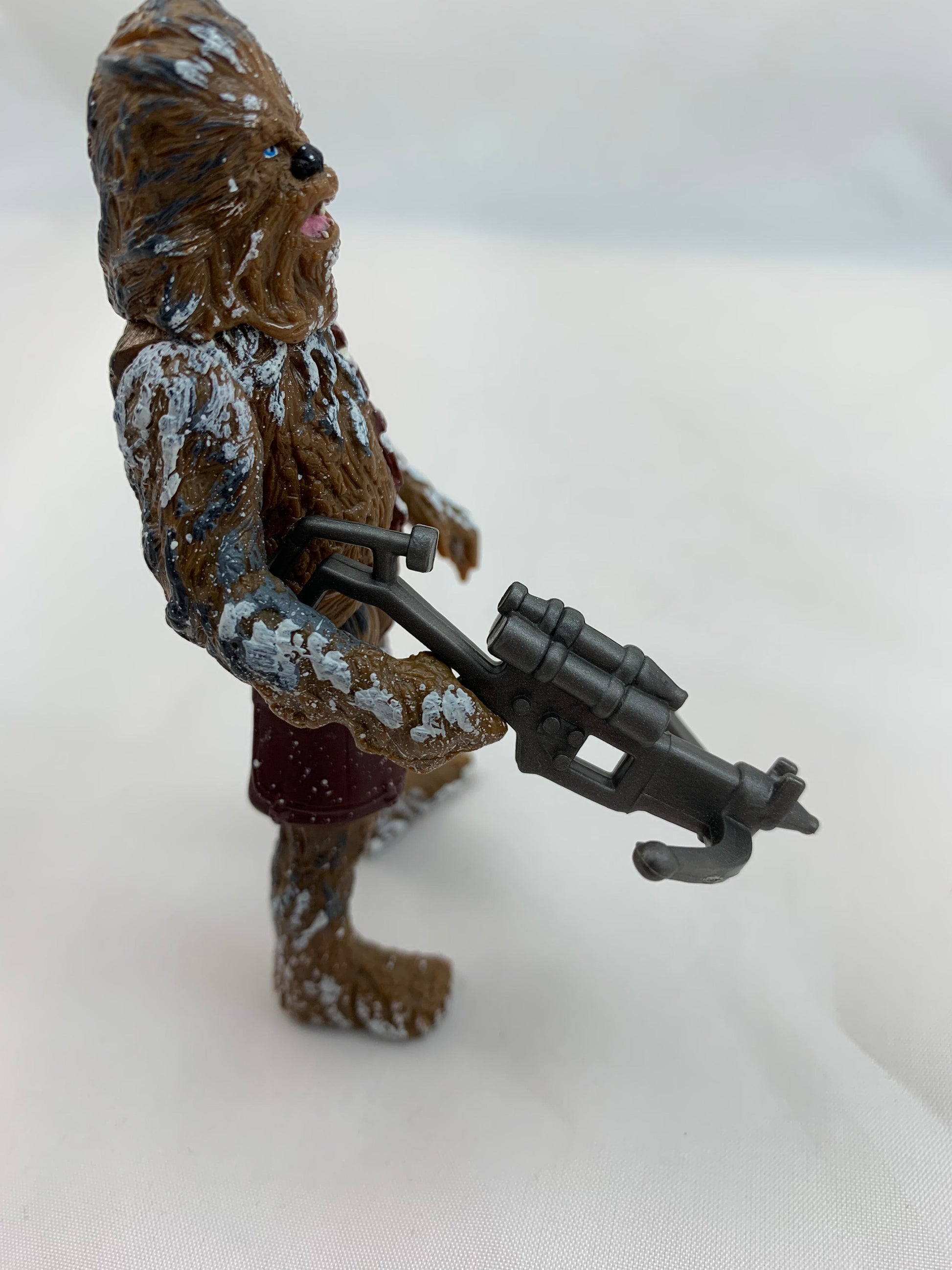 Kenner Vintage Star Wars: POTF Power of the Force 2 Chewbacca Hoth with bowcaster ( glued) COO LFL 1998 China - Loose Action Figure