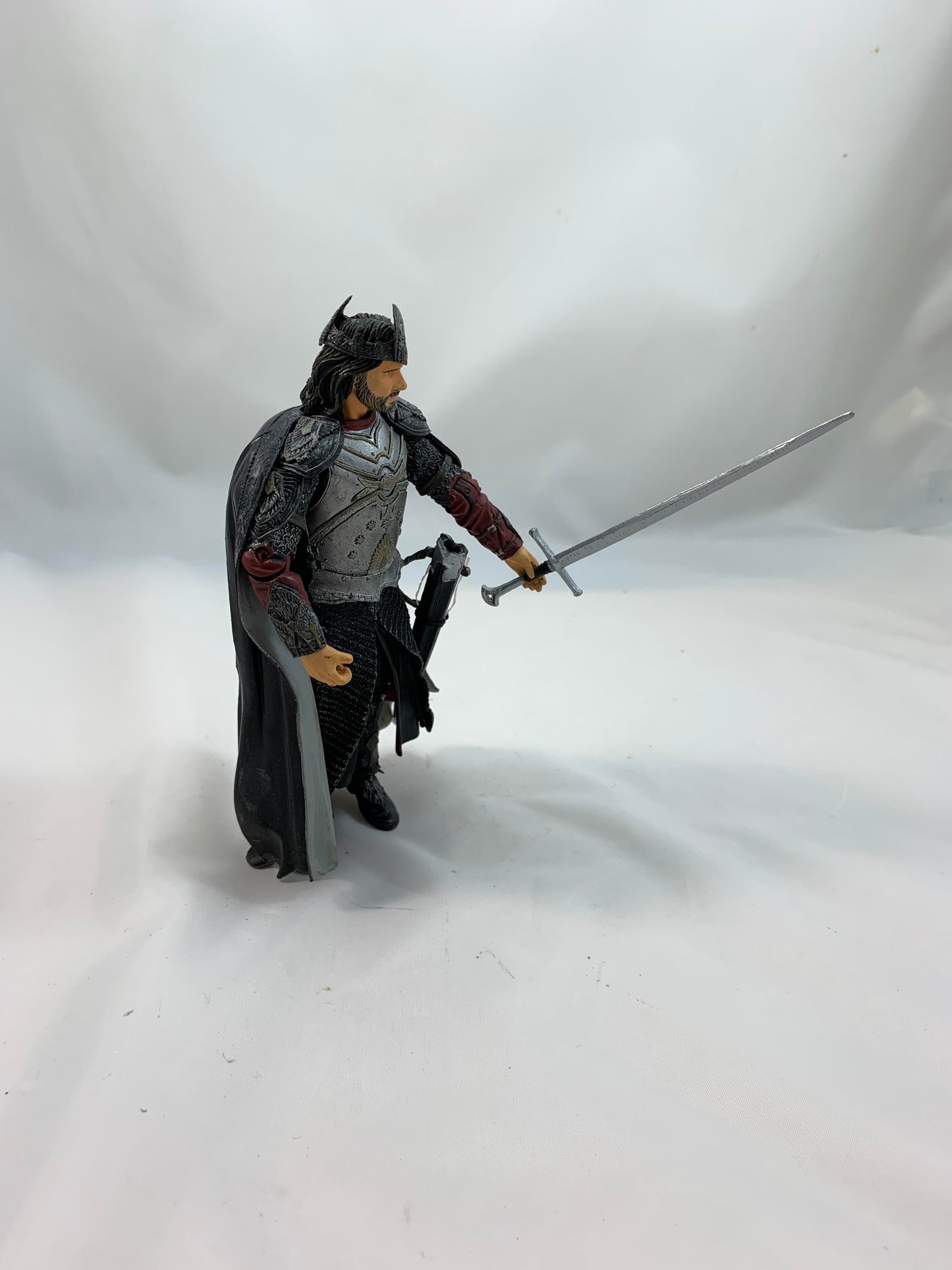 Toy Biz 2003 LORD OF THE RINGS MINT & LOOSE ACTION FIGURE - ARAGORN KING OF GONDOR - Loose